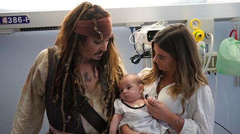 Johnny Depp'in Çocuk Hastalar İçin İspanya Ziyareti