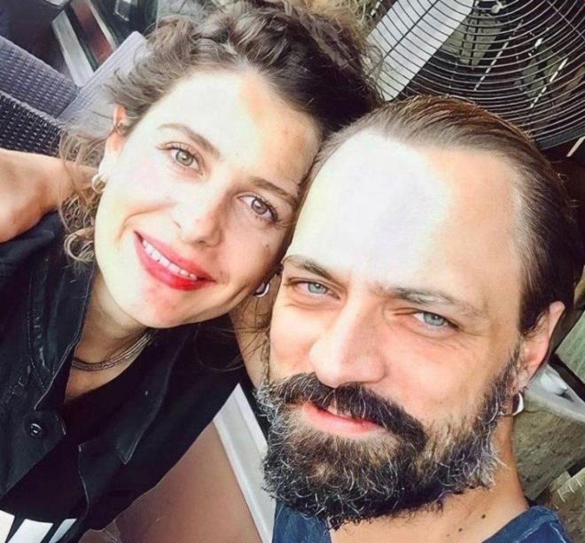 Kötü Kan Dizisi: Ertan Saban ve Damla Sönmez'in Performansıyla Ekranlara Dönüş