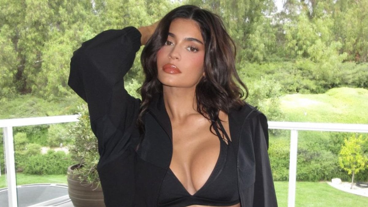 Kylie Jenner'ın Sosyal Medyada Yükselişi ve Cesur Pozları